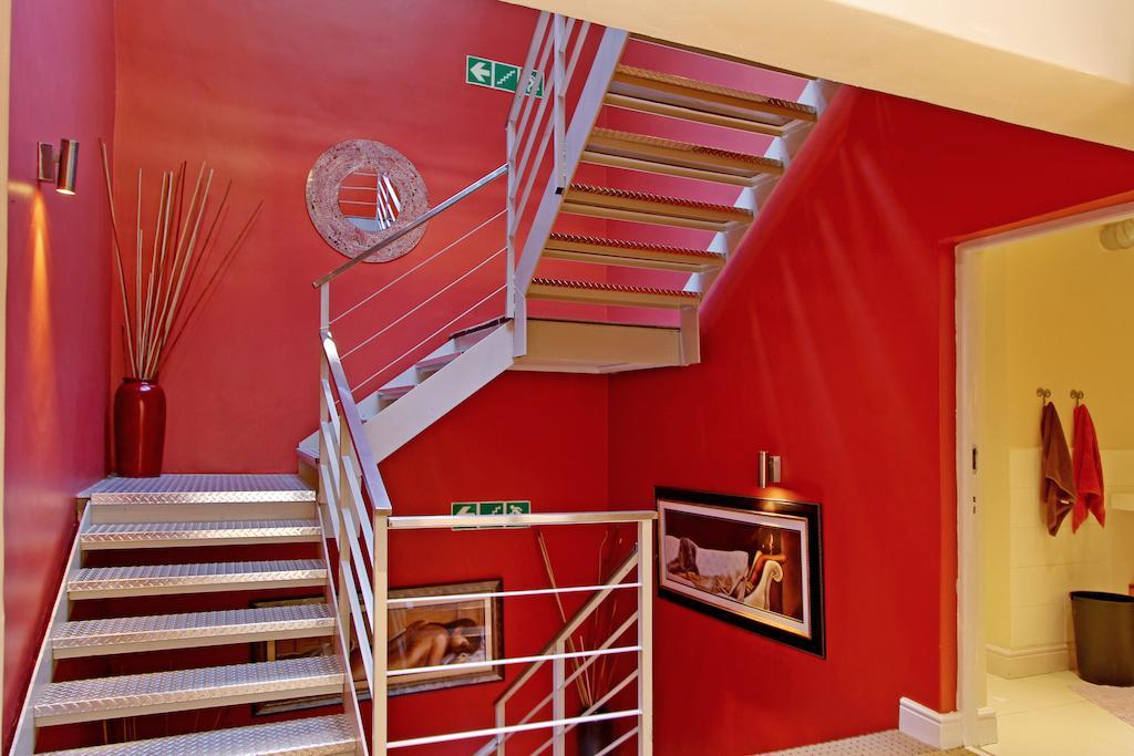 Forty8 Backpackers Hotel Кейптаун Екстериор снимка