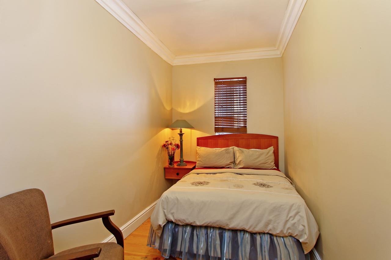 Forty8 Backpackers Hotel Кейптаун Екстериор снимка