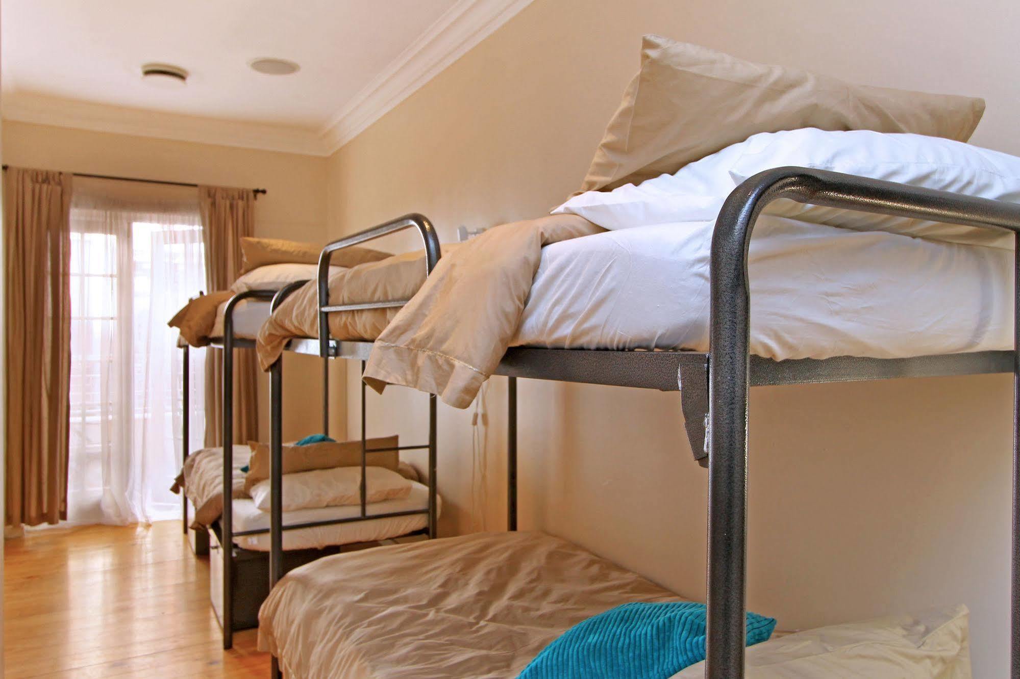 Forty8 Backpackers Hotel Кейптаун Екстериор снимка